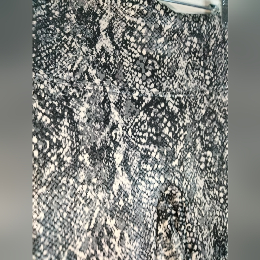 Spanx (Size M) Multicolored Snake Patterned & Tex… - image 4